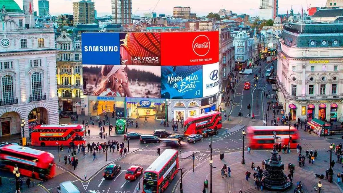 ميدان بيكاديللي لندن (Piccadilly Circus)