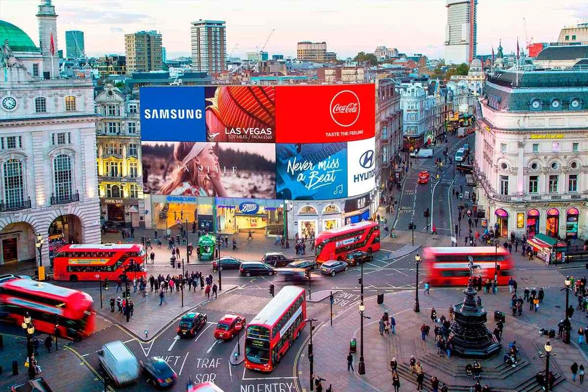 ميدان بيكاديللي (Piccadilly Circus)